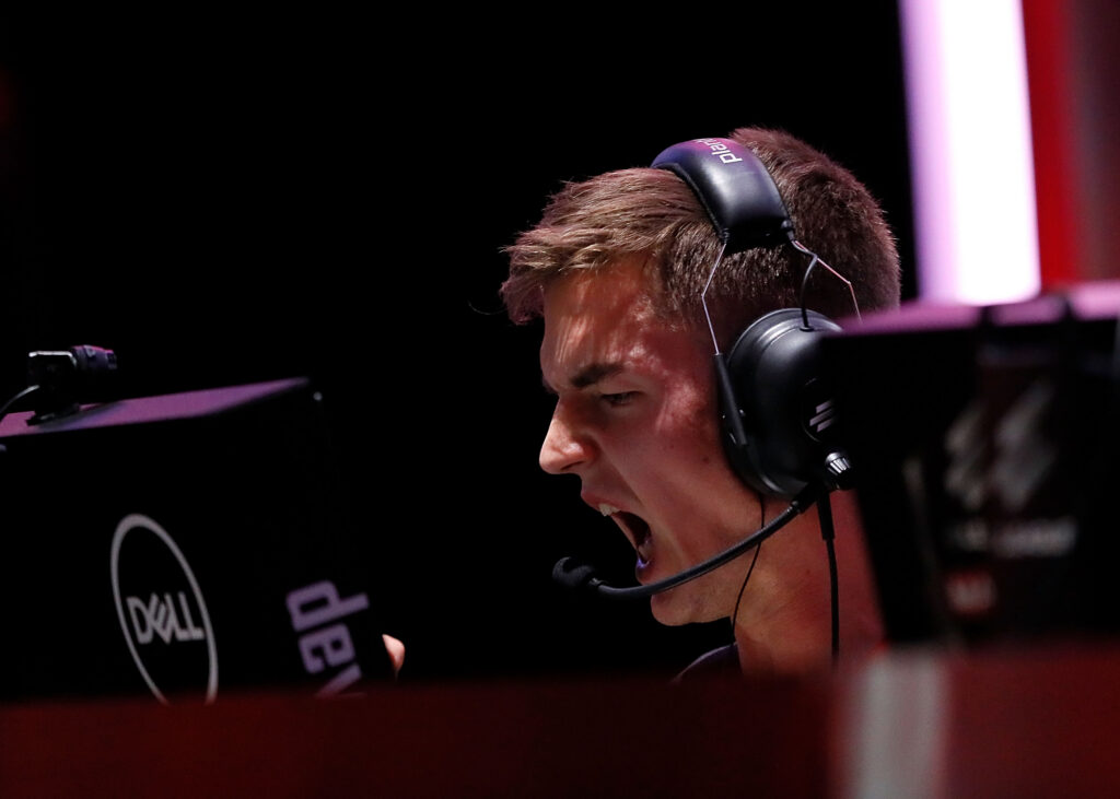 Jaxon reveals: NIP in initial talks with device’s “priority team”