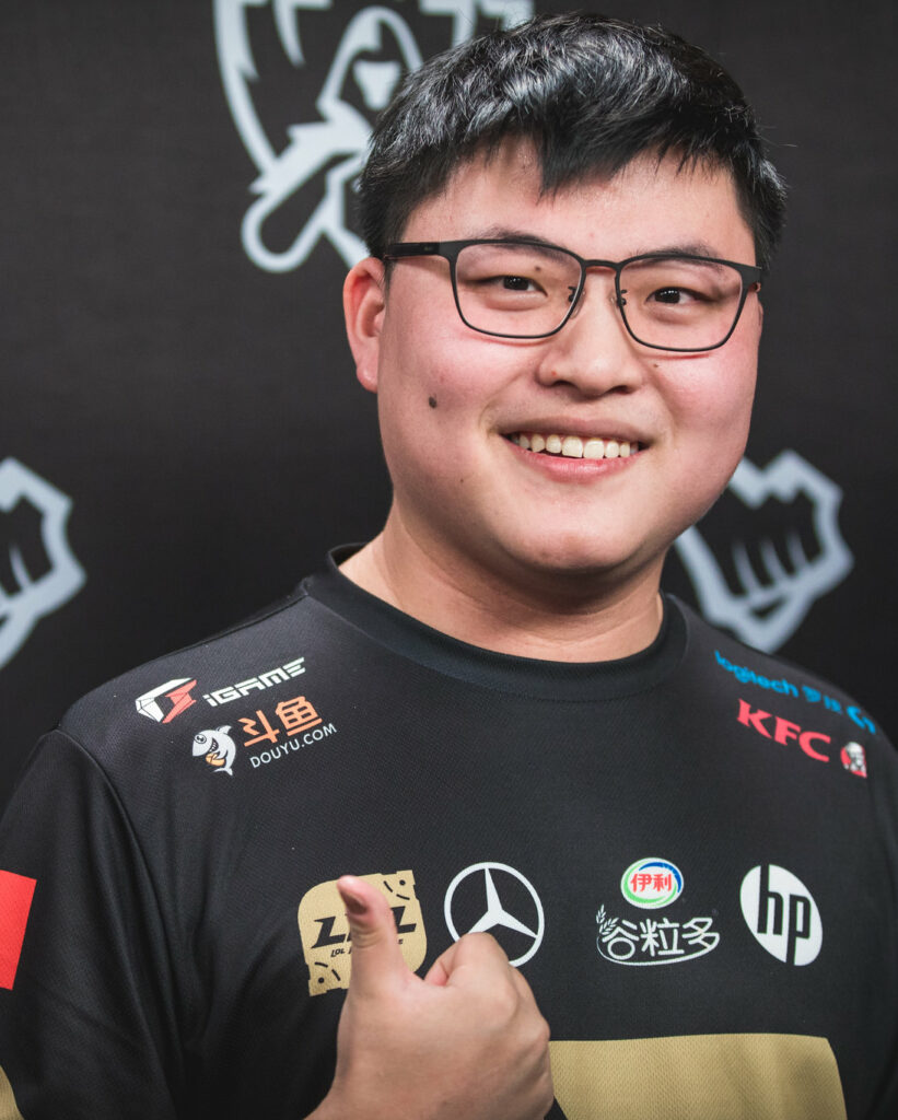 The legend returns: Greatest Carry of all time, Uzi, back from retirement, finally sees LPL stage action!