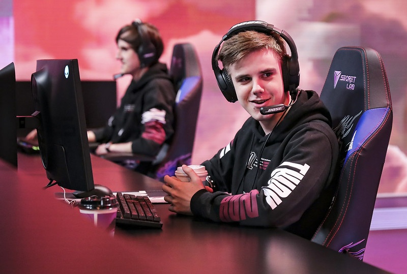 Gadget to play first LEC game for SK Gaming, replaces ill Jezu