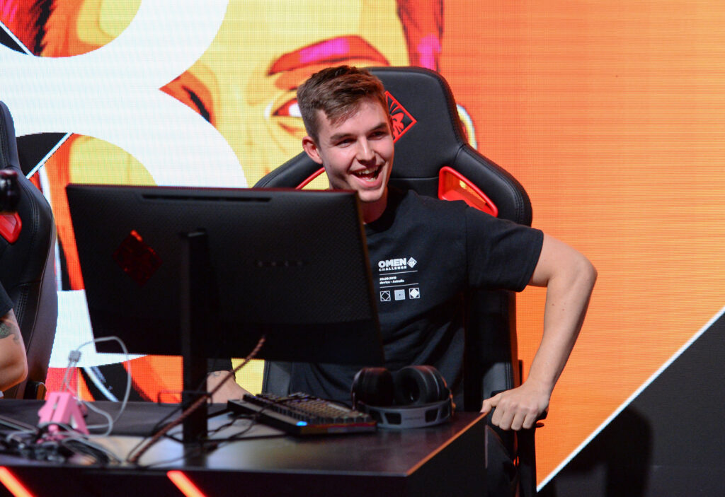 What happened to device? Top CSGO pro explores team options