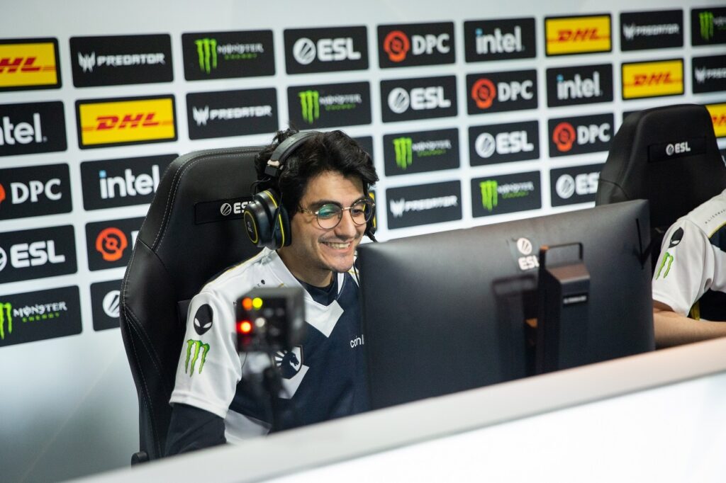 iNSaNiA gets robbed, almost misses out on ESL One Malaysia 2022