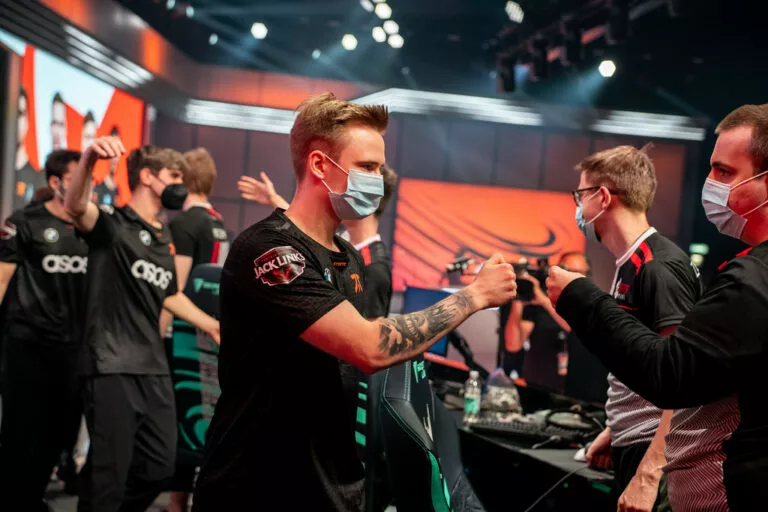 Humanoid and Fnatic crushed Misfits 3-0 in the loser's bracket decider match for a ticket at Worlds. Later, as they were about to face Rogue (and G2), the player was confident in his interview - as he was here.