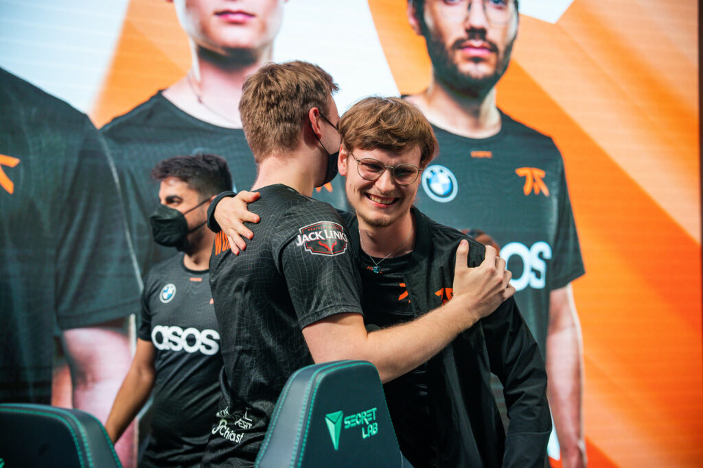 Fnatic’s Upset scores the first Pentakill of Worlds 2022