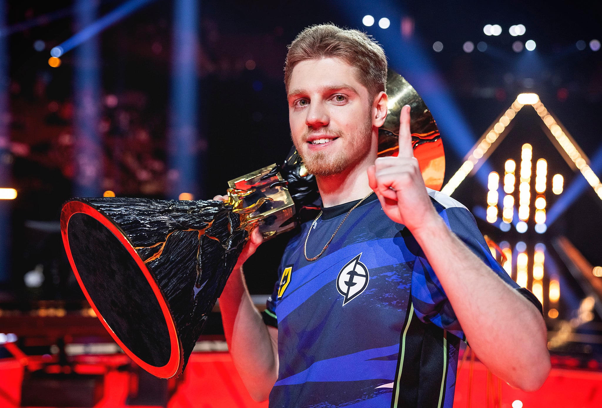 Demon1 lifting the trophy
