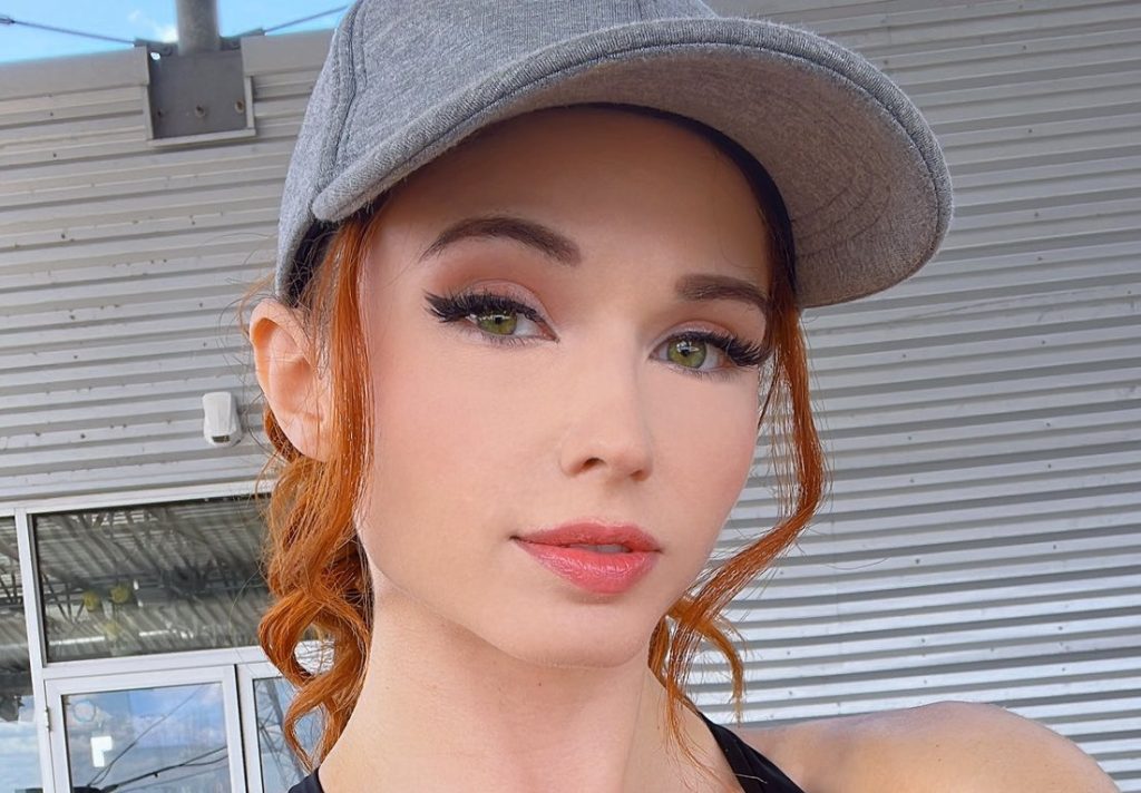 See the leaked DMs of Kanye West rizzing up Amouranth