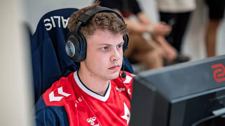 br0 substitutes for dev1ce in Astralis for the Shanghai major.