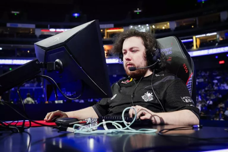 leaf playing in a tournament