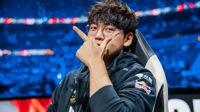 T1 player Gumayusi