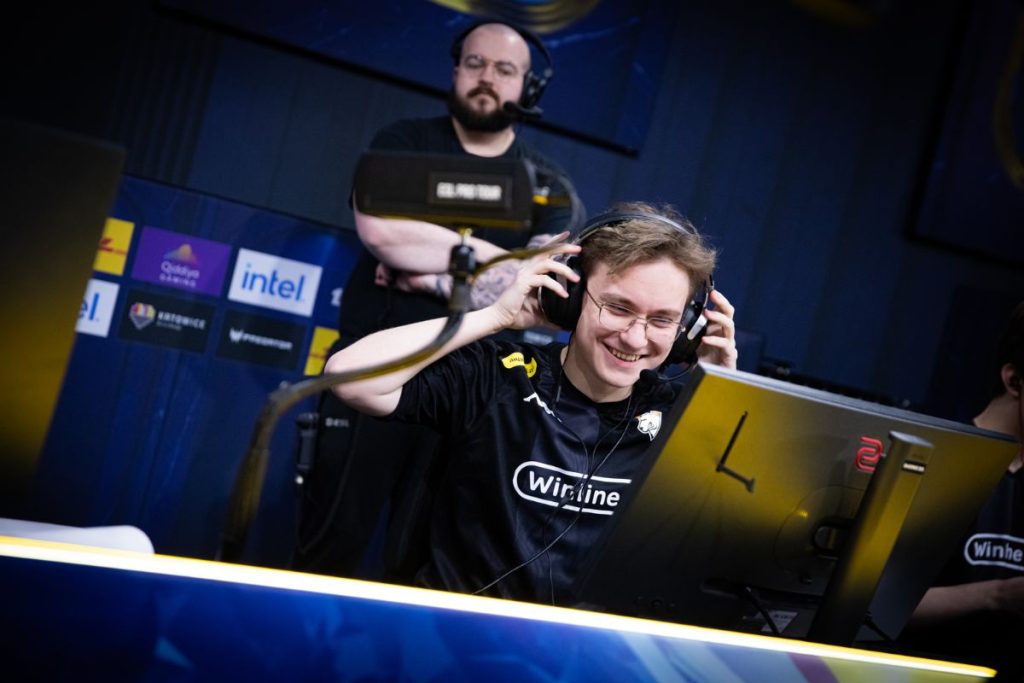 Virtus.pro benches FL4MUS to sign major-winning rifler