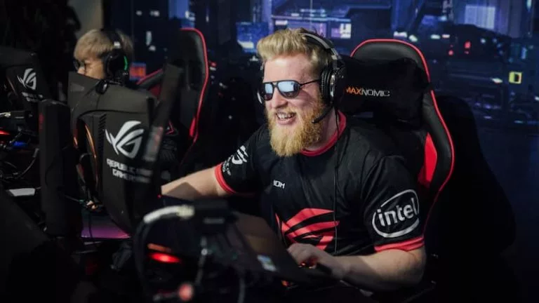 fl0m, one of the best CS2 streamers in the world.