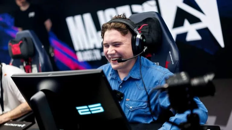 Russian CS2 streamer shadowkekw.