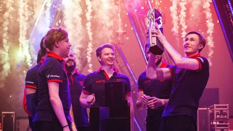 gambit esports players lifting a trophy