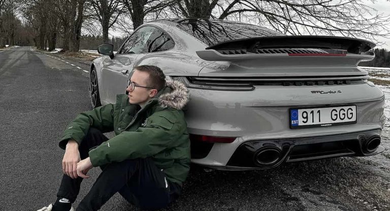 ropz and his Porsche 911 Turbo S.