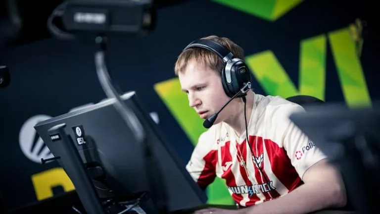 tn1R playing for HEROIC at ESL Pro League S21.