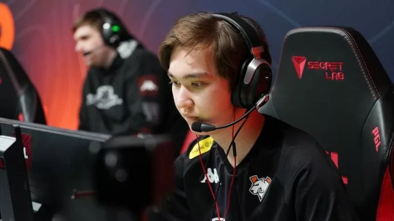 ICY, Virtus.pro AWPer.