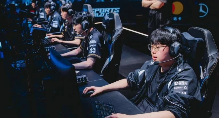 kt rolster compete on stage at lol worlds knockouts