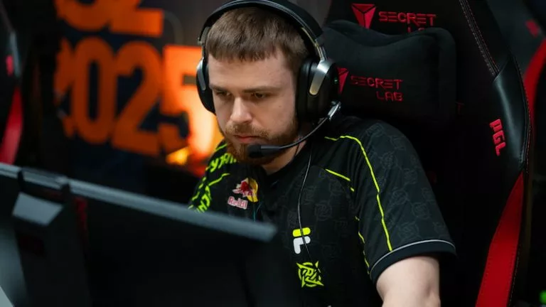 sjuush playing for NIP at PGL Masters Bucharest 2025.