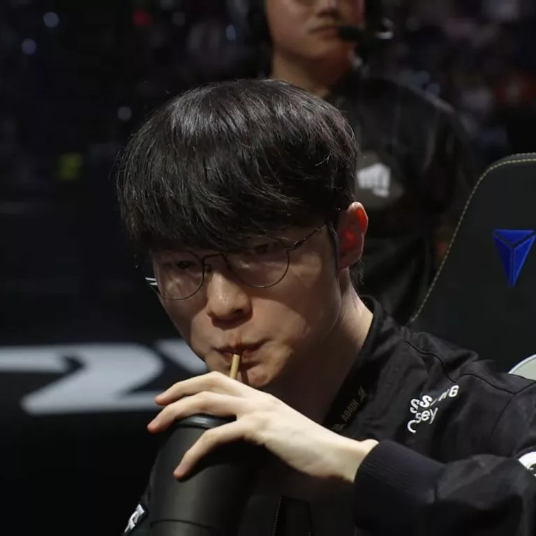 Top Esports vs T1 predictions - LoL Worlds semifinal