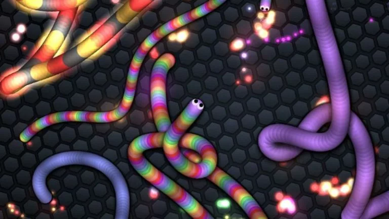 Best Online Games To Kill Time - Slither.io