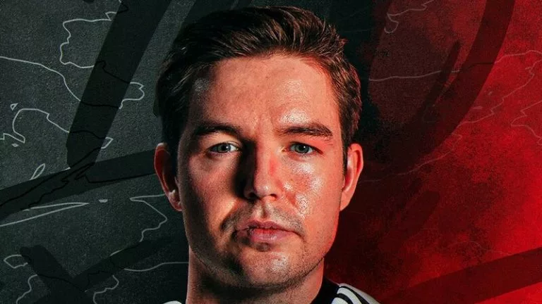 device joins 100 Thieves