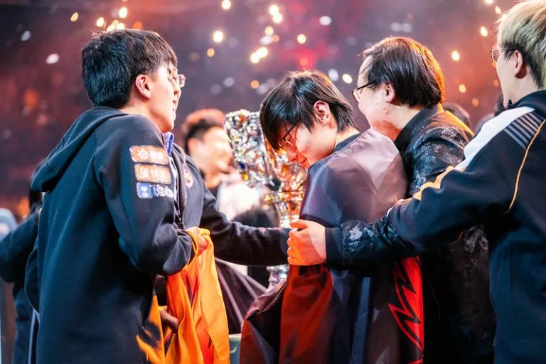 Naiyou is permabanned, Tian becomes the TES jungler