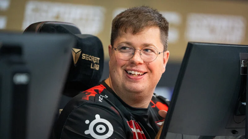 Karrigan playing for FaZe Clan at the EWC