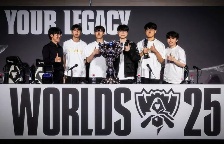Keria resigns with T1 until 2029: the T1 roster
