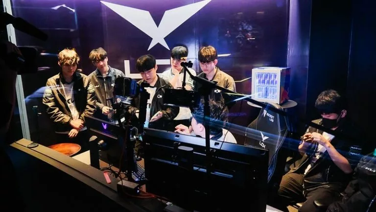Esports World Cup 2026 KR Qualifier prediction: DK vs T1: Dplus KIA