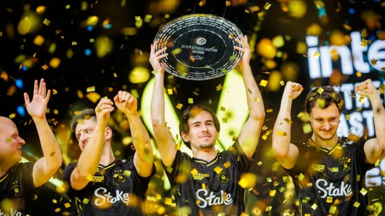 Vitality FlameZ lifts title