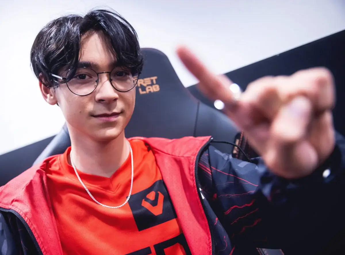 Tenz victory pose