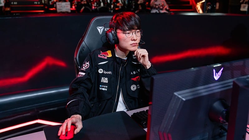 KT benches Aiming: T1 Faker