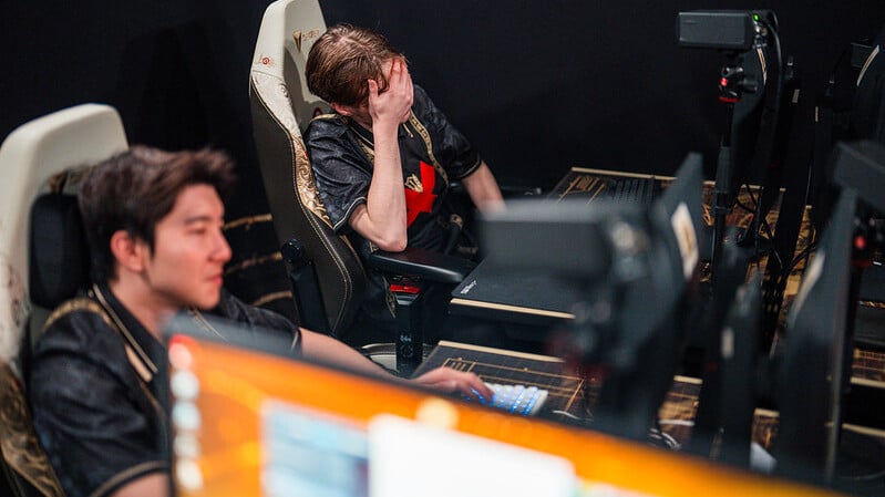 A photo of Iron Wing playing at TI15