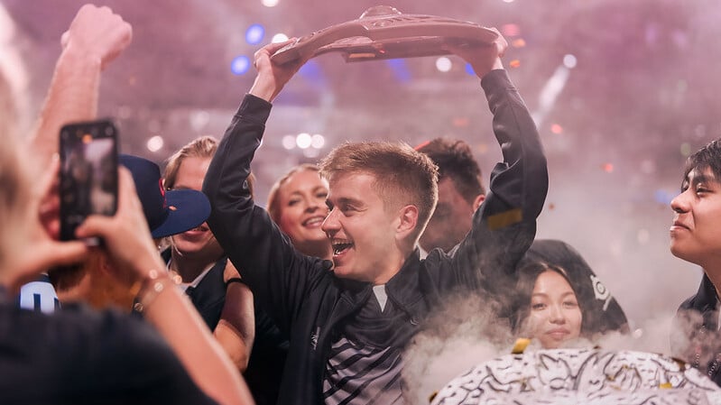 an Image of n0tail from OG lifting the Aegis after winning The International 2019