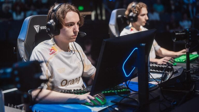 LoL Worlds Karmine Corp vs CTBC Flying Oyster prediction: KC